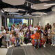 Alunos da segunda turma do Criativa Idade reunidos para a cerimônia de encerramento do curso. Foto: Bebeto de Pinho.