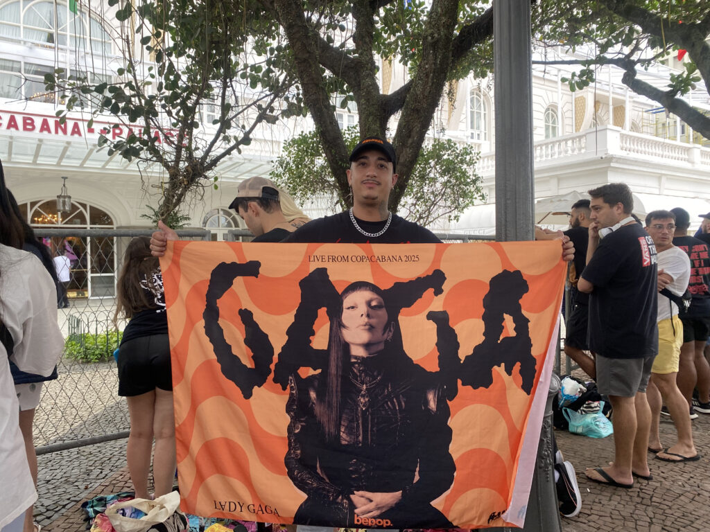 Michael Ferreira, de 31 anos, acampado em frente ao Copacabana Palace. Foto: Laura Araújo.